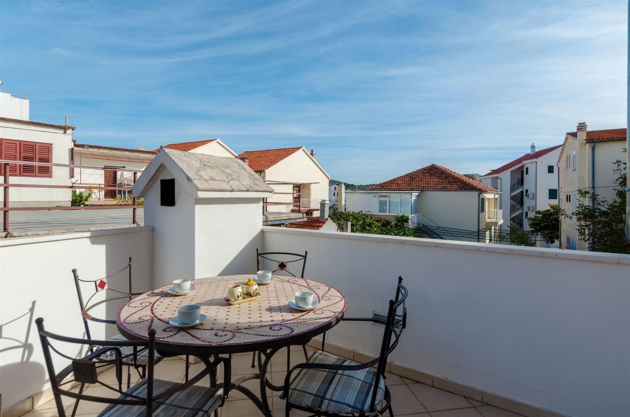 Apartments Renata Primosten Exterior photo