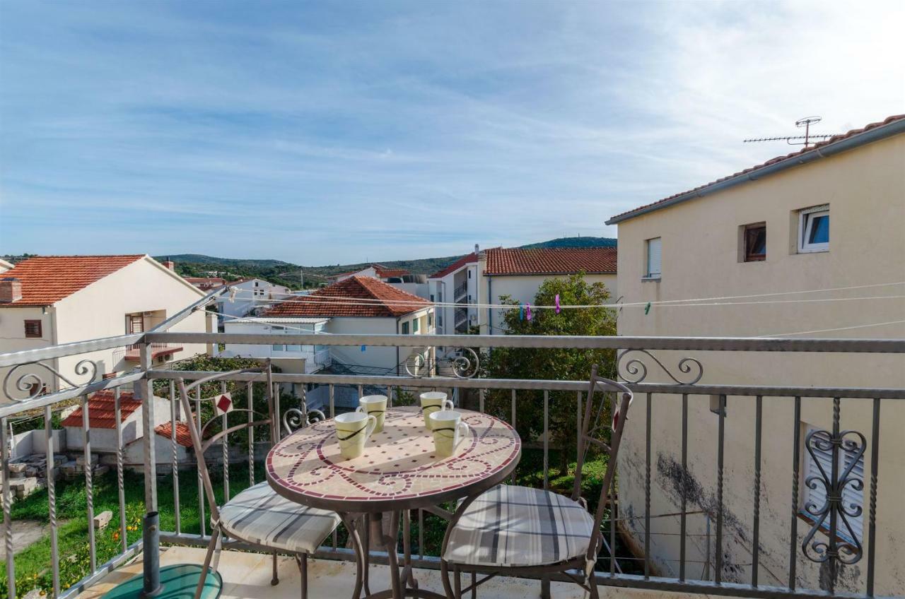 Apartments Renata Primosten Exterior photo